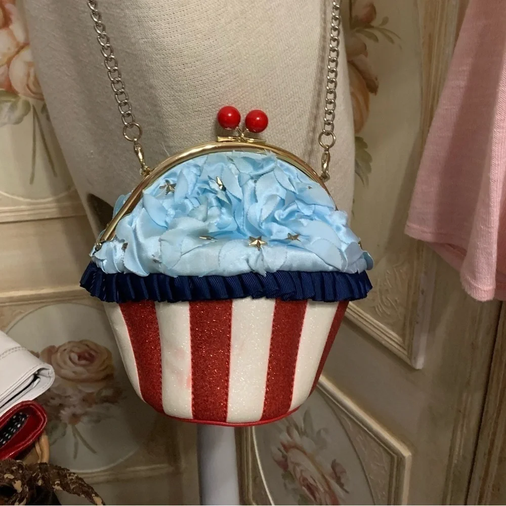 Betsy Johnson, rare ice cream cone Crossbody bag - Picture 2 of 10